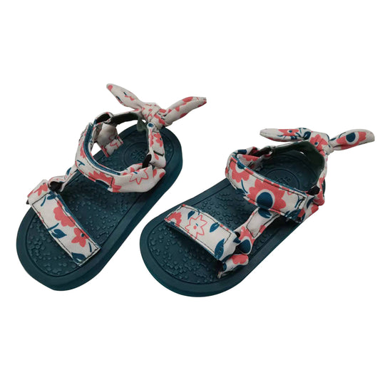 Factory direct good price outdoor sandals for girls